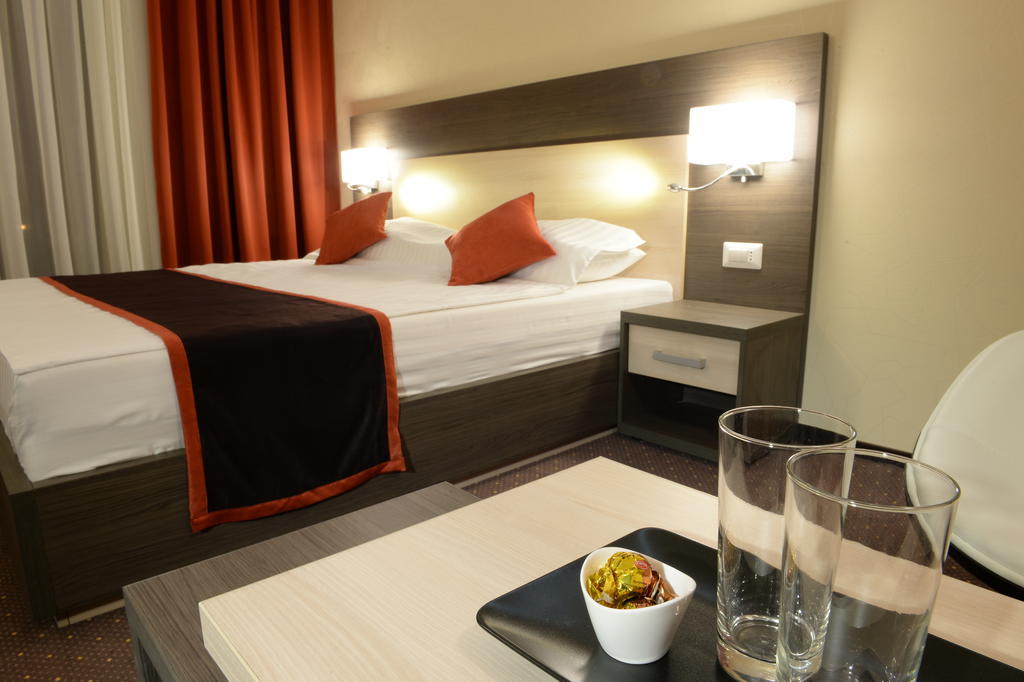 Hotel Galaxy Uisenteş Quarto foto